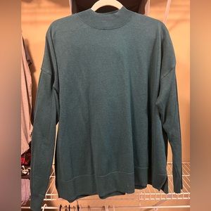 Old Navy women’s XL green sweater.